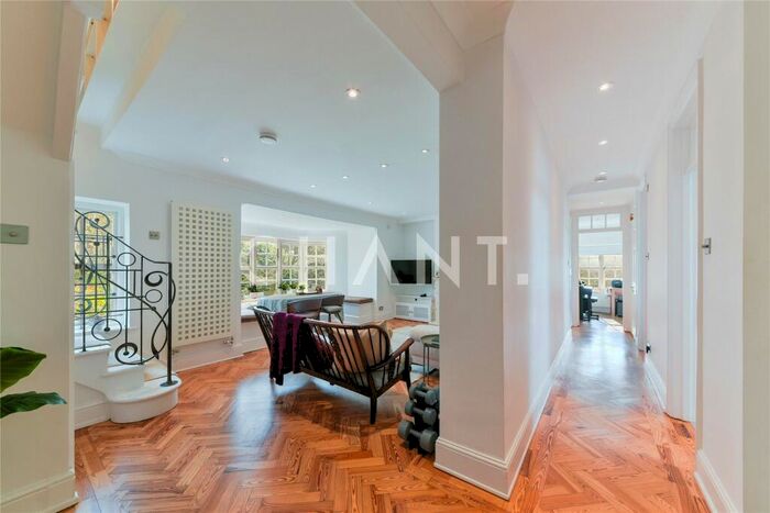 3 Bedroom Apartment To Rent In Hampstead Way, London, NW11