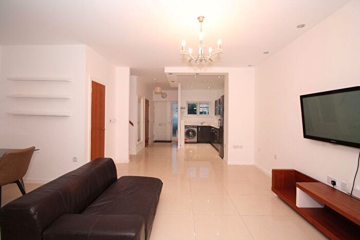 4 Bedroom Terraced House To Rent In Minter Road, Barking, IG11