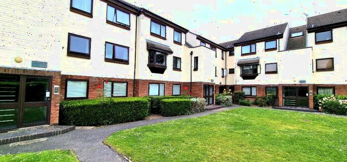 2 Bedroom Apartment To Rent In High Road Leytonstone, London, E11