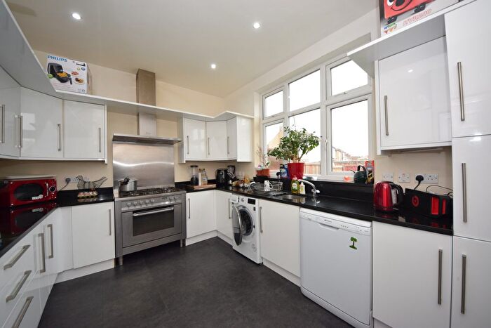 3 Bedroom Terraced House To Rent In Cedars Ave, Walthamstow, E17