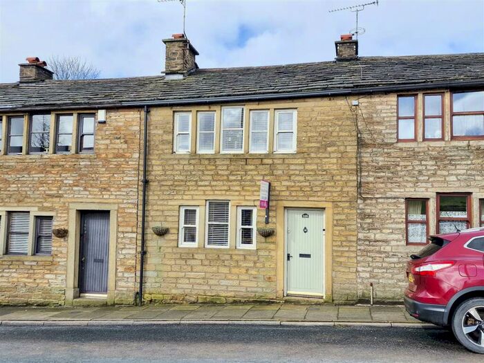 2 Bedroom Cottage For Sale In Todmorden Road, Bacup, Rossendale, OL13
