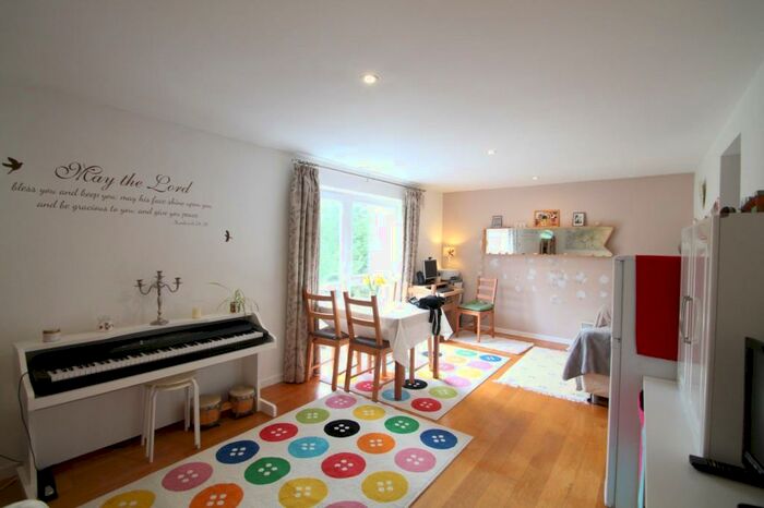 2 Bedroom Flat To Rent In Glenbuck Road, Surbiton, KT6