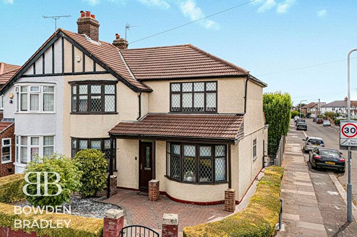 4 Bedroom Semi-Detached House For Sale In Berkeley Avenue, Clayhall, IG5