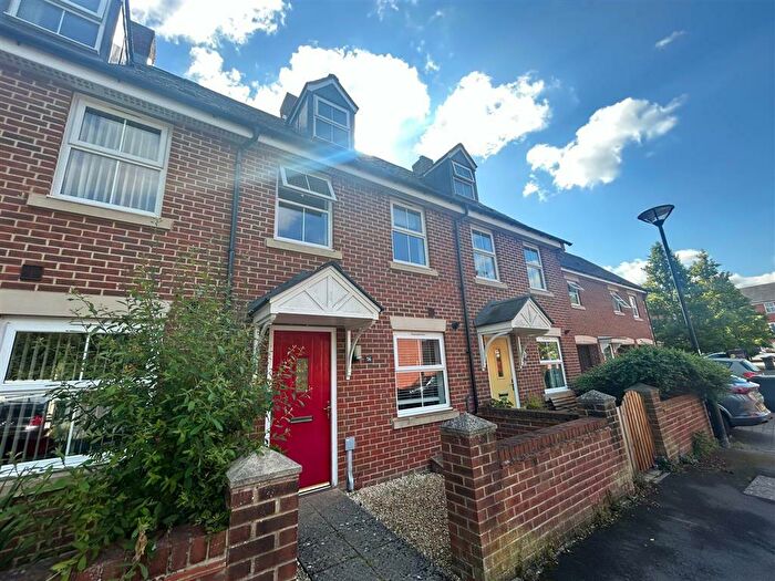 3 Bedroom House To Rent In Melstock Road, Swindon, SN25
