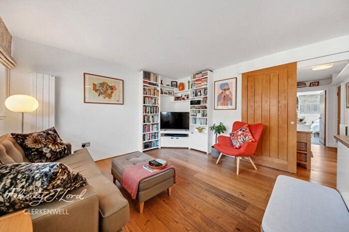 1 Bedroom Apartment For Sale In Goswell Road, London, EC1V