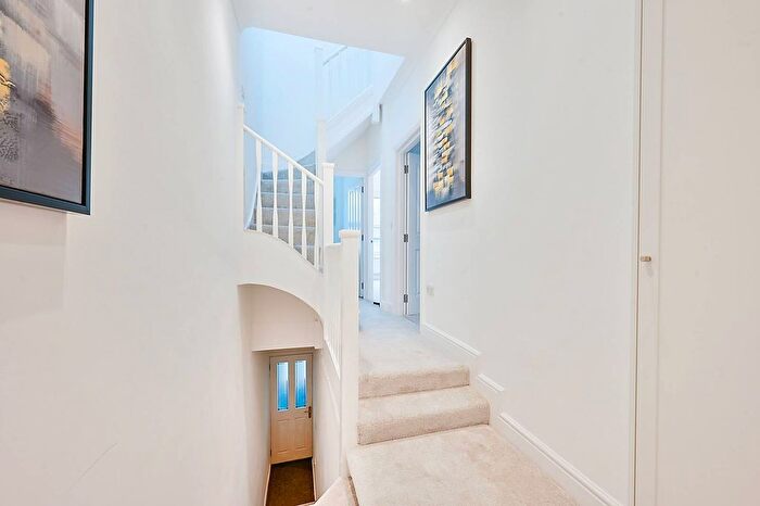 3 Bedroom Flat For Sale In Carlyle Road, Ealing, London, W5