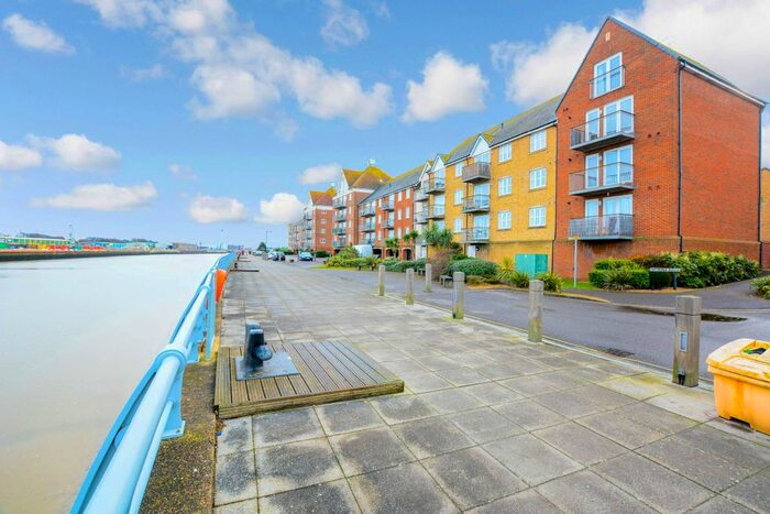 1 Bedroom Flat To Rent In Blessing Lodge, - Britannia Avenue, Shoreham-By-Sea, BN43