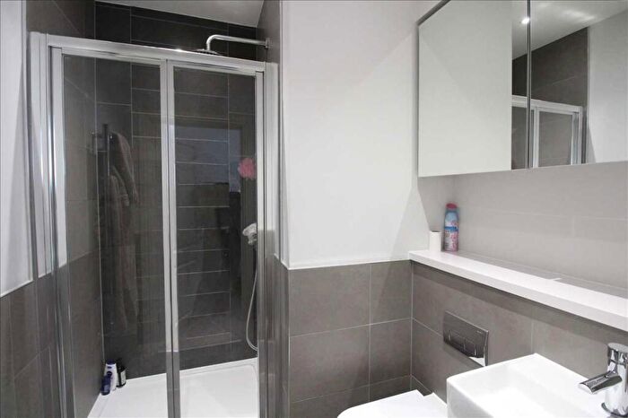 2 Bedroom Apartment To Rent In Albany Court, Leigh On Sea, SS9