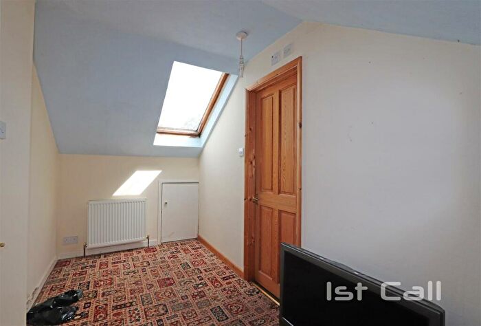 3 Bedroom Chalet For Sale In York Road, Southend-On-Sea, SS1