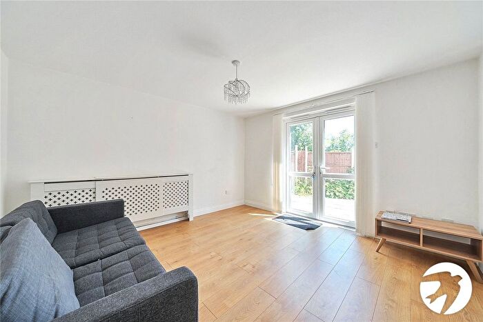 2 Bedroom Flat To Rent In Bayes Close, London, SE26