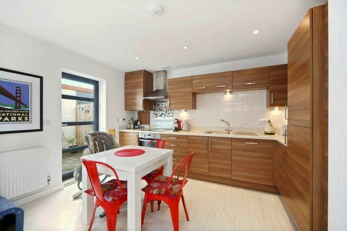 2 Bedroom Flat To Rent In Chiltonian Mews Hither Green London, SE13