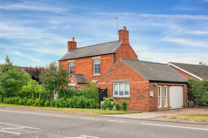 3 Bedroom Detached House For Sale In North Road, Sutton-On-Trent, Newark, NG23