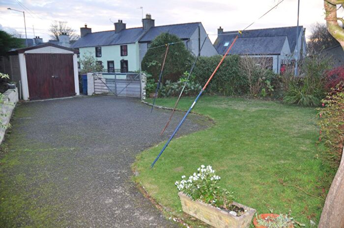 2 Bedroom Bungalow To Rent In Penysarn, LL69