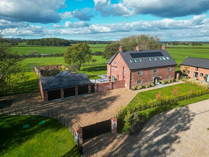 6 Bedroom Detached House For Sale In Hickhurst Lane, Rushton, CW6