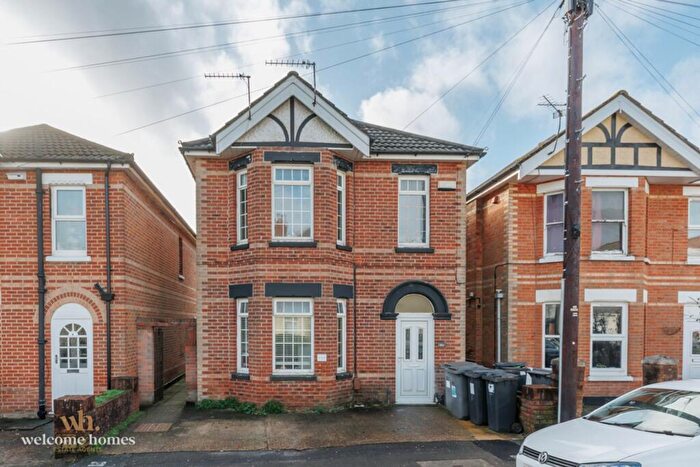 2 Bedroom Flat For Sale In Markham Road, Bournemouth, BH9