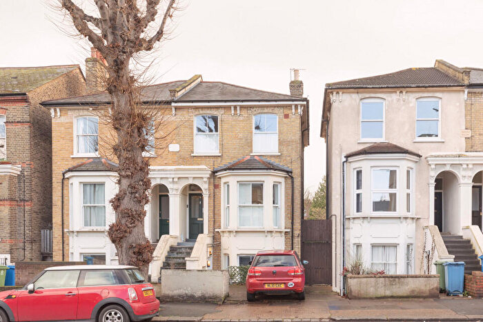 2 Bedroom Flat For Sale In Barry Road, East Dulwich, SE22