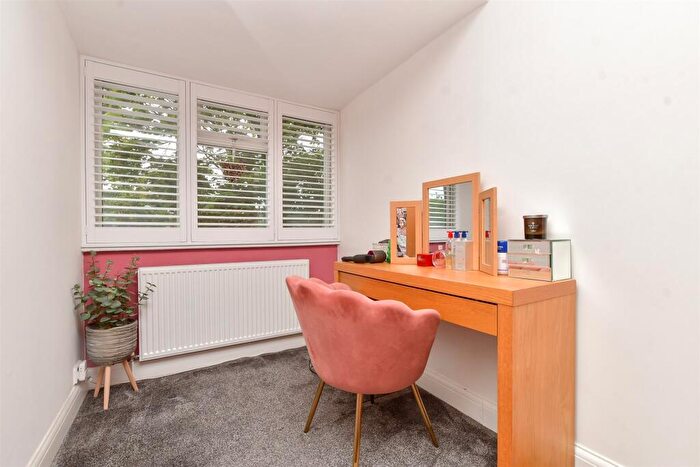 2 Bedroom Duplex For Sale In Wickham Road, Shirley, Croydon, Surrey, CR0