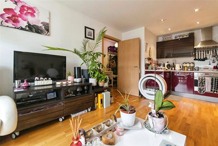 2 Bedroom Flat For Sale In Walsworth Road, Hitchin, Hertfordshire, SG4