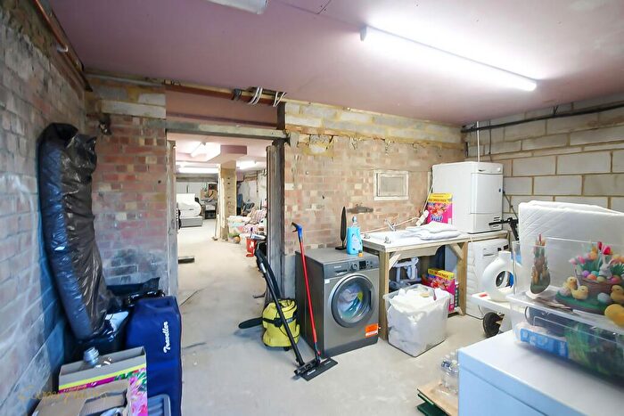 1 Bedroom Apartment For Sale In Pier Road, Littlehampton, BN17