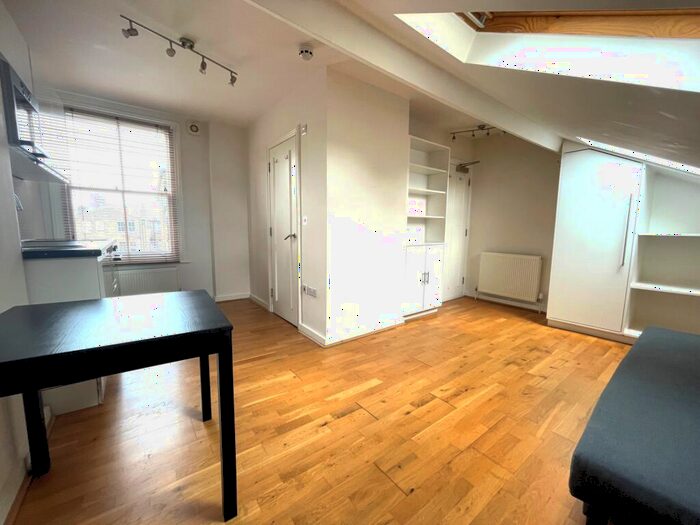 Flat To Rent In Salisbury Road, Green Lanes, N4