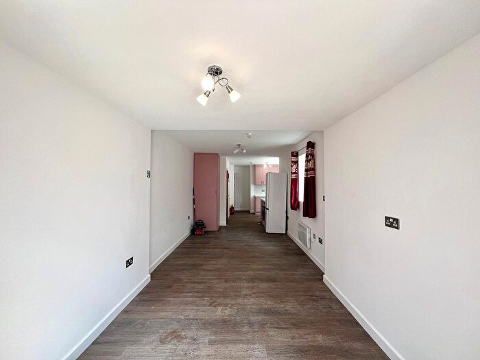 6 Bedroom Semi Detached House To Rent In Frimley Road, Camberley, GU15