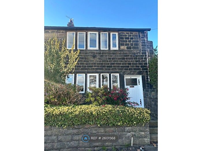 3 Bedroom Terraced House To Rent In Middle Newgate, Littleborough, OL15