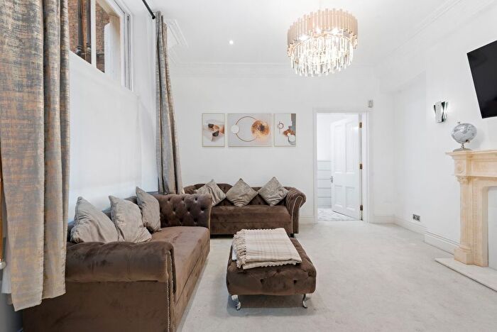 2 Bedroom Flat To Rent In De Vere Gardens, Kensington Gate, W8