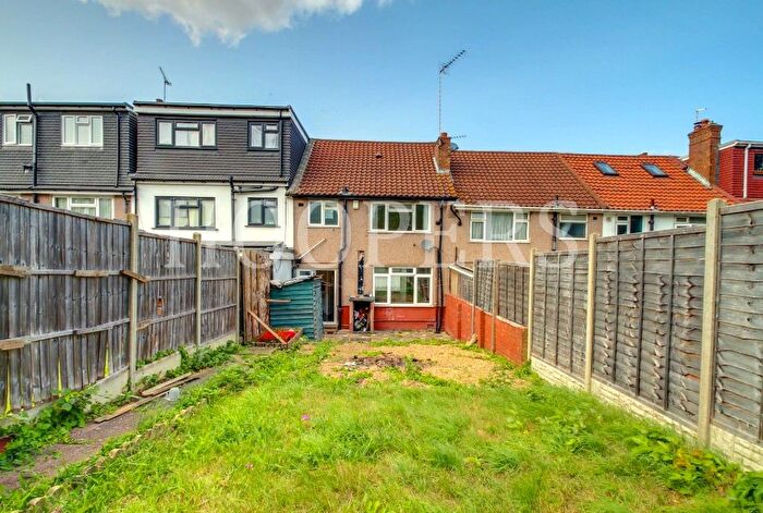 3 Bedroom Terraced House For Sale In Crest Road, London, NW2