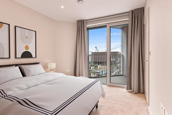 1 Bedroom Apartment To Rent In Nine Elms Lane, London, SW11