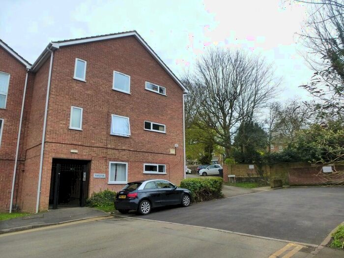 2 Bedroom Flat To Rent In Epping Close, Reading, RG1