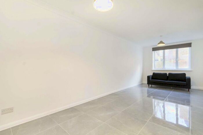 2 Bedroom Flat To Rent In Leeland Terrace, London W13