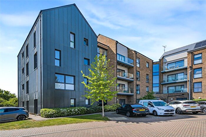 2 Bedroom Flat For Sale In Havelock Drive, Greenhithe, Kent, DA9