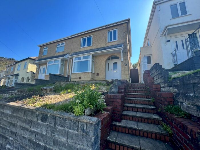 3 Bedroom House To Rent In Lydford Avenue, St. Thomas, SA1