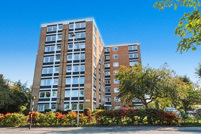 2 Bedroom Apartment To Rent In Grove Road, Surbiton, KT6