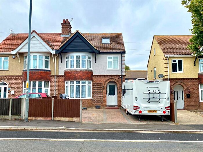 5 Bedroom Semi-Detached House For Sale In Middleton Road, Gorleston, Great Yarmouth, NR31