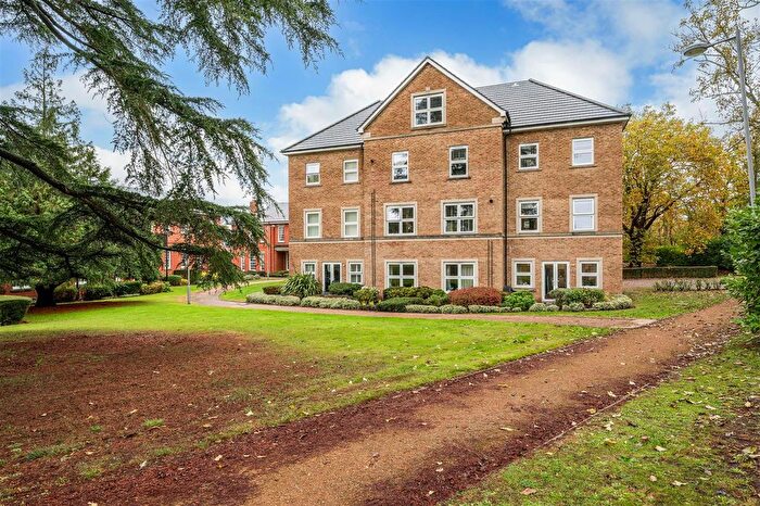 2 Bedroom Flat For Sale In Richmond Crescent, Epsom, KT19