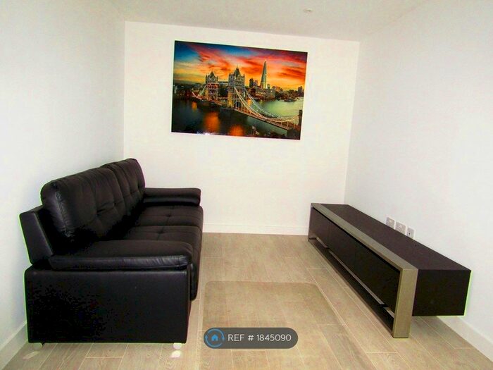 4 Bedroom Terraced House To Rent In Shergar Way, Salford, M6