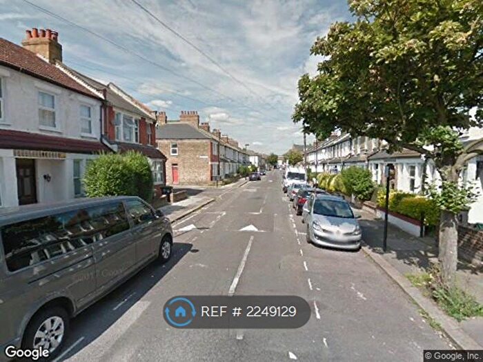 Studio To Rent In Etherley Road, London, N15