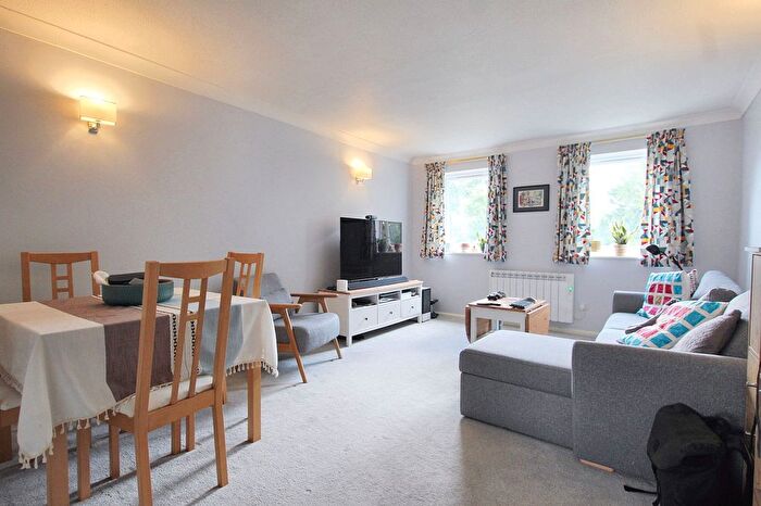 2 Bedroom Flat To Rent In King George Close, Cheltenham, GL53