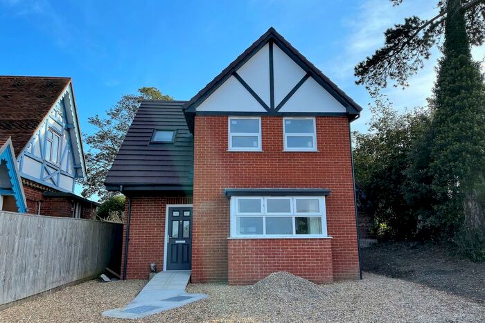 3 Bedroom Detached House To Rent In Old Road, East Cowes PO32