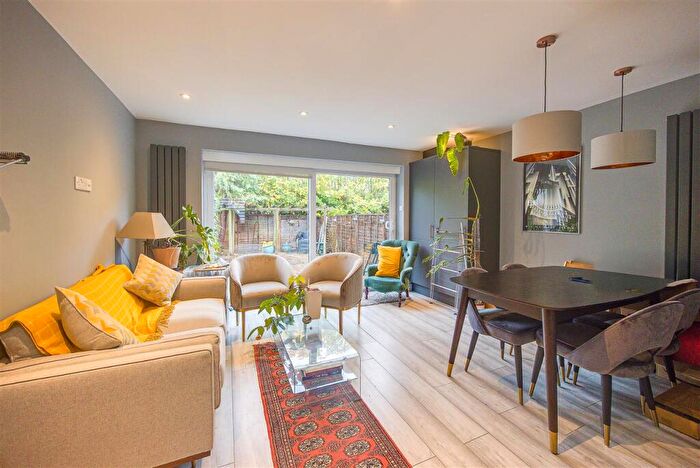 4 Bedroom End Of Terrace House For Sale In Hamond Close, South Croydon, CR2