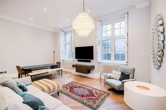 3 Bedroom Flat To Rent In Rosebery Avenue, London, EC1R