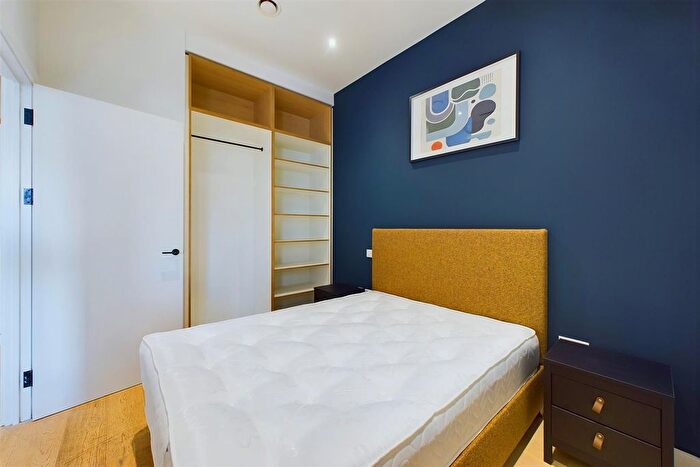 1 Bedroom Flat To Rent In Park View, London, TW8