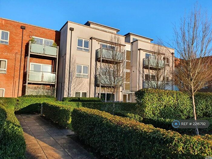 1 Bedroom Flat To Rent In Canalside, Redhill, RH1