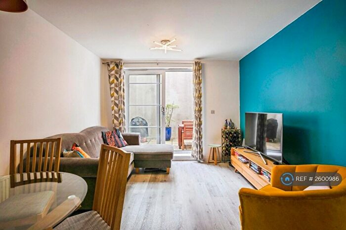 1 Bedroom Flat To Rent In Dunedin Court, Croydon, CR0