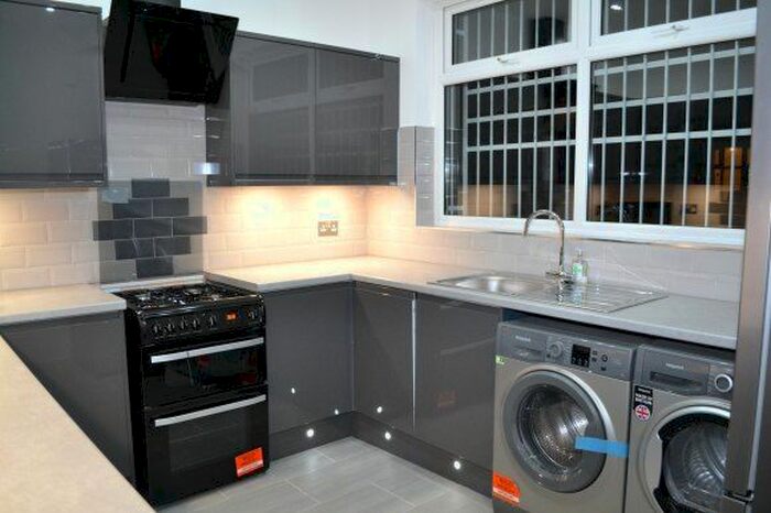6 Bedroom Terraced House To Rent In Scarsdale Road, Manchester, Greater Manchester, M14