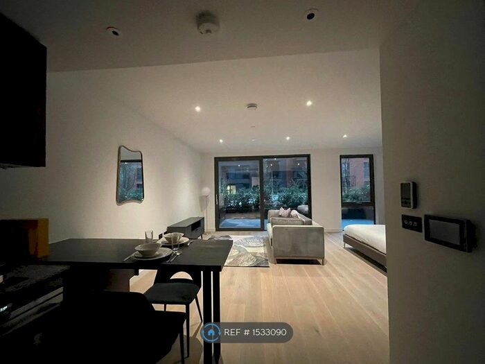 Studio To Rent In Viaduct Gardens, London, SW11