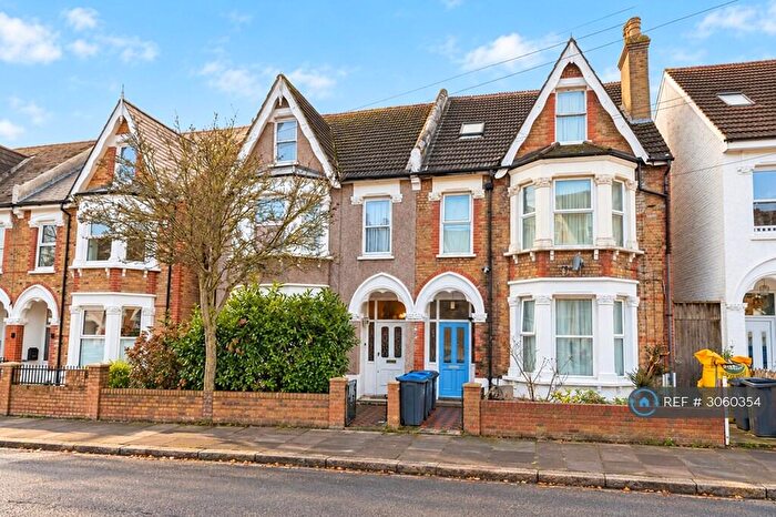 2 Bedroom Flat To Rent In Oliver Avenue, London, SE25