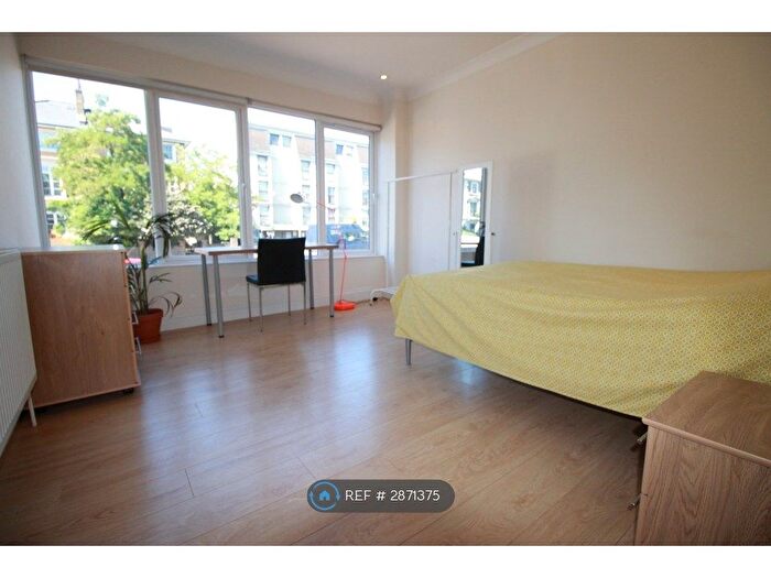 5 Bedroom Flat To Rent In Camden Road, London, NW1