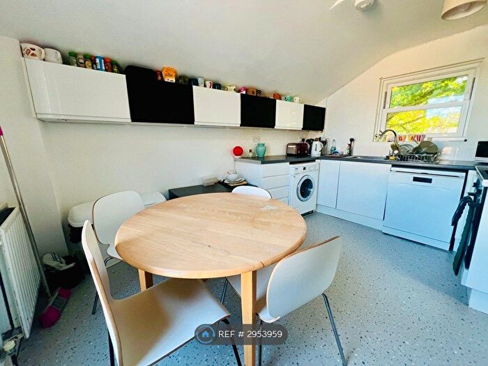 5 Bedroom Flat To Rent In The Swan, Kingston Upon Thames, KT1